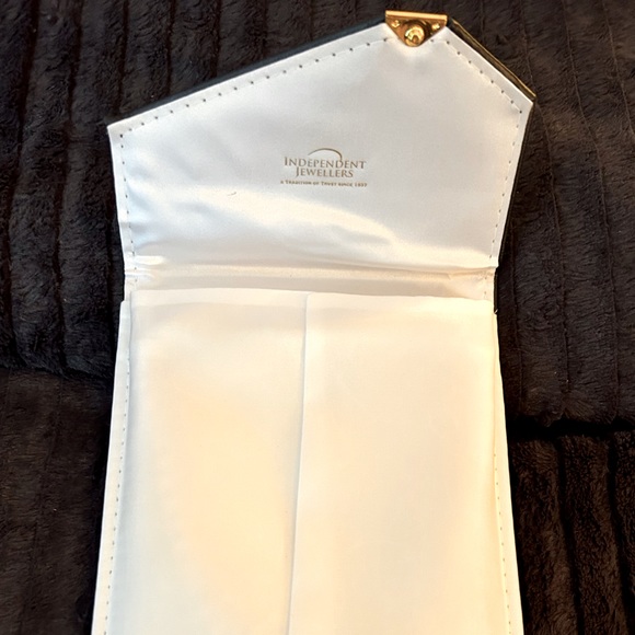 Authentic Pearl Necklace - Picture 3 of 6